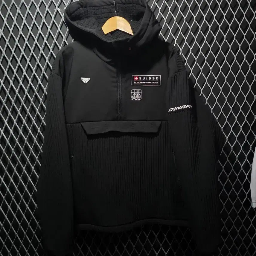 [BUNJANG] Dynafit Swiss Half-Zip Hoodie L / 다이나핏 스위스 하프집업 후드티 L