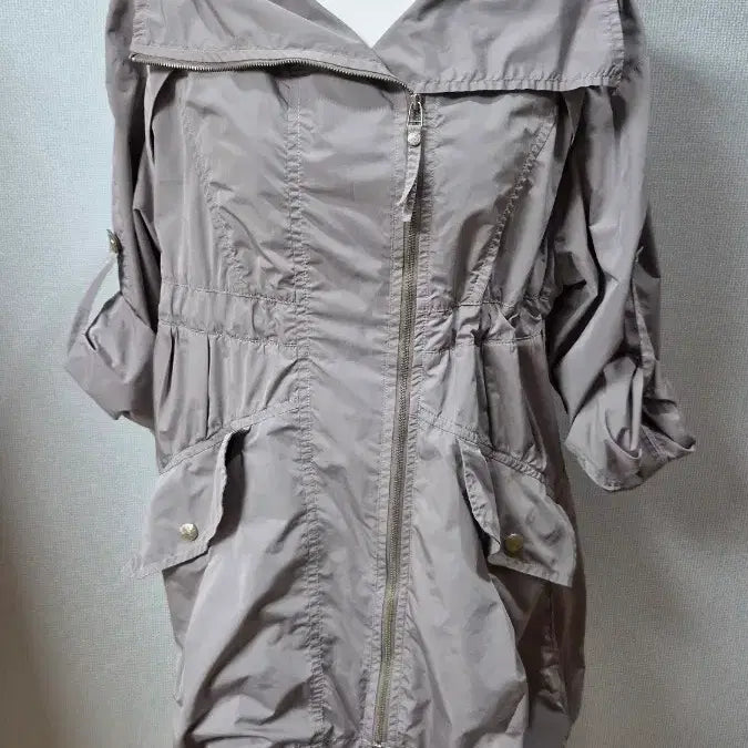 [BUNJANG] Sisley Women's Hooded Windbreaker Jacket Beige / A-130 시슬리 여성 후드 바람막이 자켓 베이지
