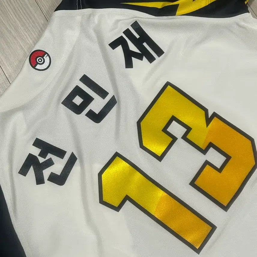 [BUNJANG] Lotte Giants Pikachu 90 Jeon Min-jae Collaboration Jersey (S) / 롯데자이언츠 피카츄 90 전민재