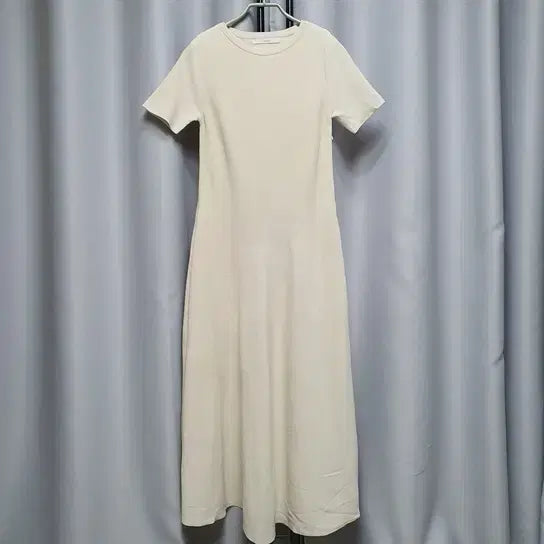 [BUNJANG] R2W (Ready to Wear) Sihlwa Short-Sleeve Knit Maxi Dress / R2W 레디투웨어 시화 반팔 니트 맥시 롱 원피스 드레스 알투더블유