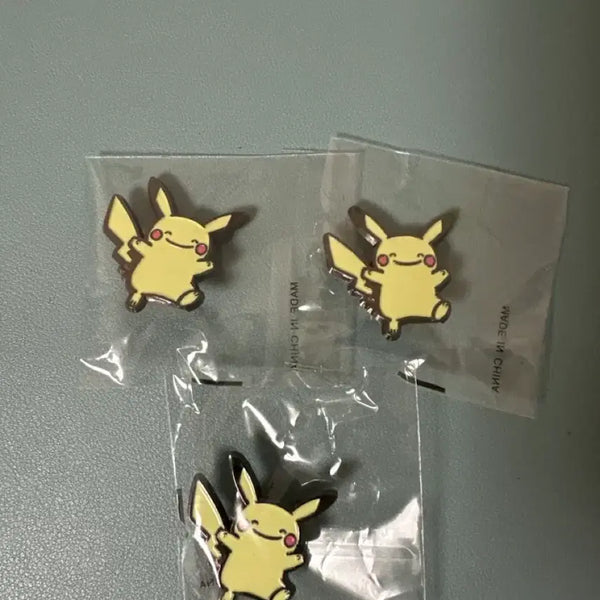 [BUNJANG] Colorgram Pikachu Metal Charm Badge / 컬러그램 피카츄 메탈참 뱃지 올리브영