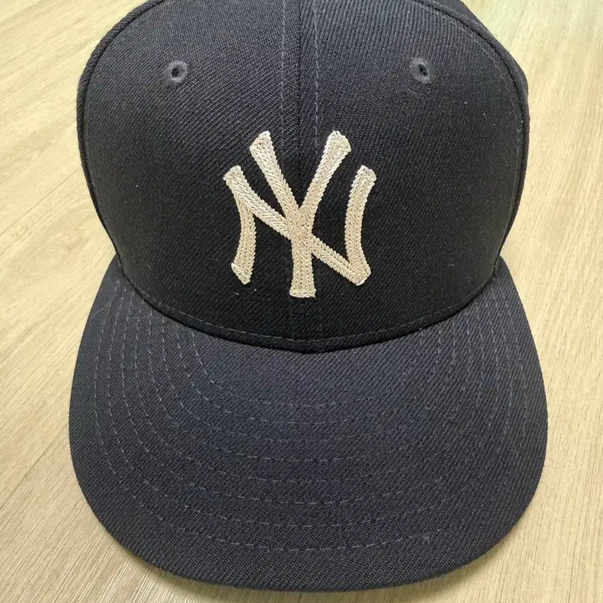 [BUNJANG] New Era x Din.Din.Dat Yankees 59FIFTY Classic Navy Cap / [714] 뉴에라 x 디네댓 양키스 59피프티 클래식 네이비
