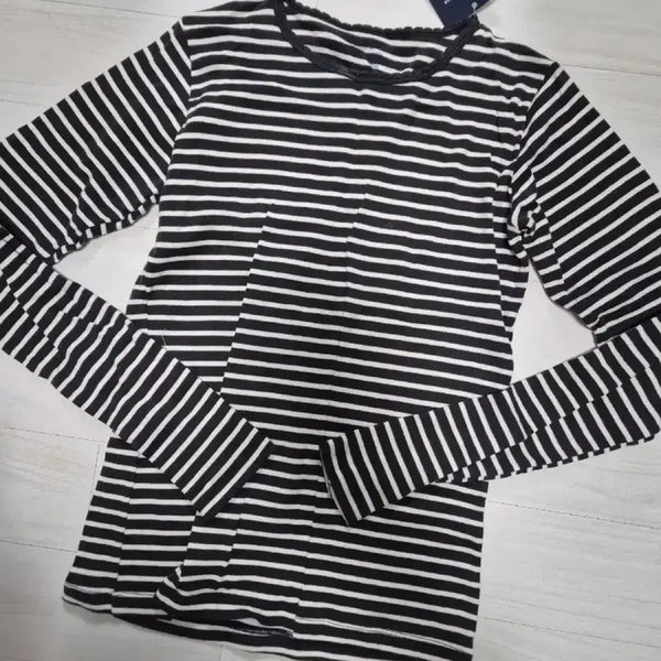 [BUNJANG] Brandy Melville Ruffle Stripe Long Sleeve T-shirt Charcoal Grey / 브랜디멜빌 러플 스트라이프 롱슬리브 긴팔 티셔츠 차콜그레이