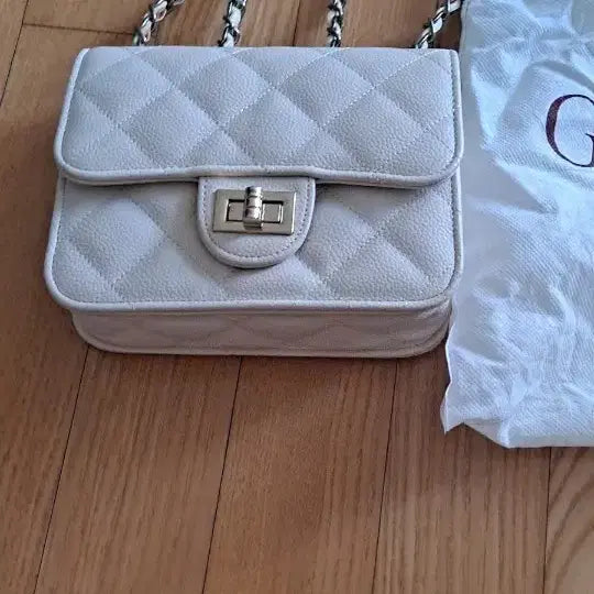 [BUNJANG] Goche Genuine Chain Shoulder Bag / Crossbody Bag / 고세 (정품)체인 숄더백@크로스백(3회미만)상태최샹