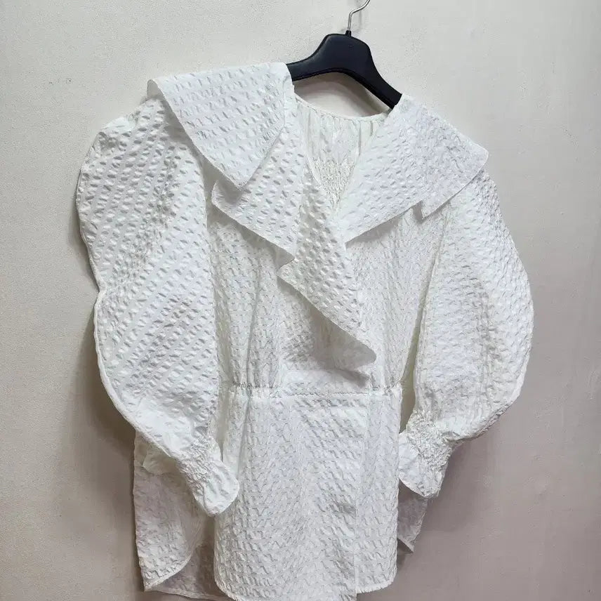 [BUNJANG] System Frill Seer Puffed Loose Fit Blouse / 시스템 프릴 세라 퍼프 루즈핏 블라우스