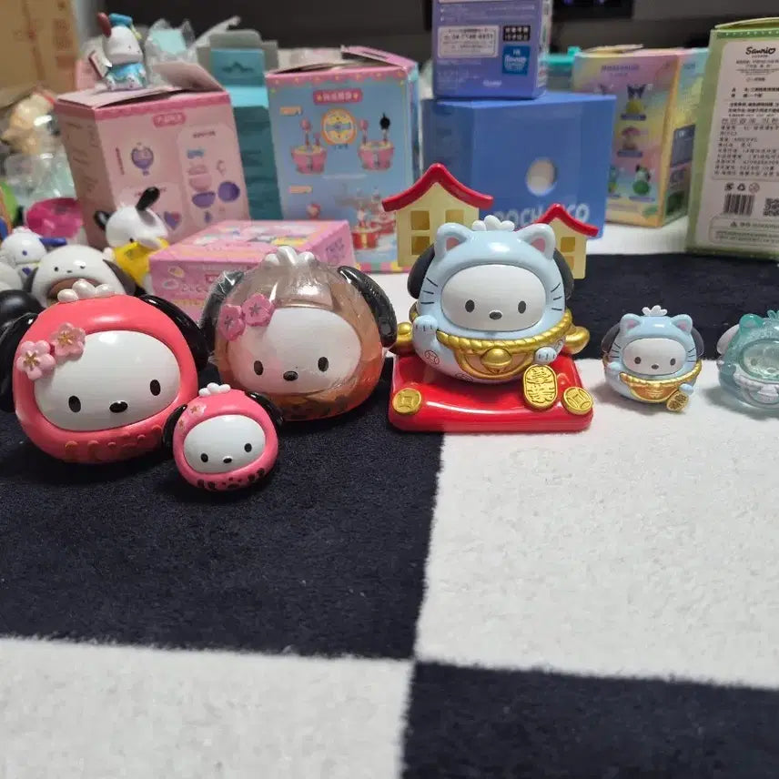 [BUNJANG] Sanrio Pochacco Daruma & Maneki-neko Figures Set (Hong Kong Edition Included) / 탑토이 포차코 다루마, 마네키네코 피규어, 홍콩판 포함