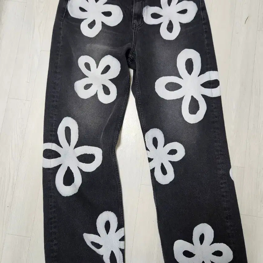 [BUNJANG] Surgery Painted Clover Jeans L / 써저리 페인티드 클로버진스 L