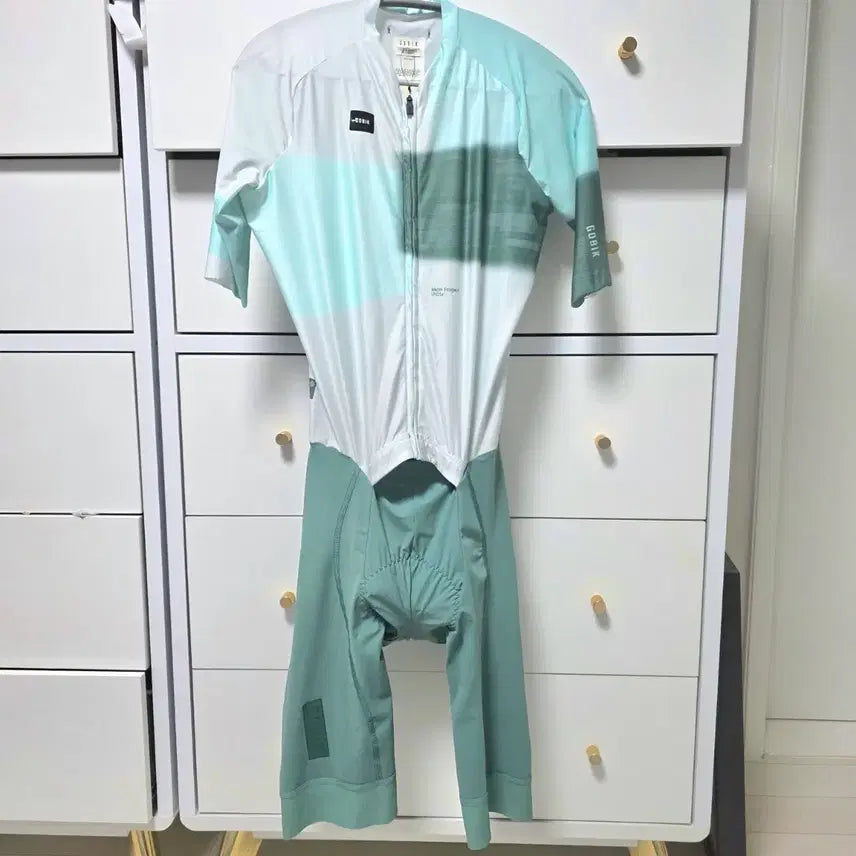[BUNJANG] Gobik Brooklyn Aero Suit - Size L / 고빅 브룩클린 에어로 슈트 팝니다 L사이즈 12.5만