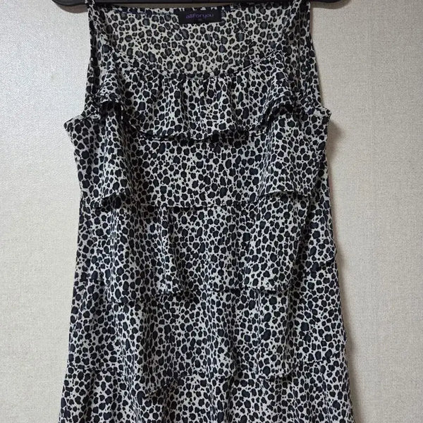 [BUNJANG] allfor you Leopard Frill Sleeveless Top / allfor you 레오파드 프릴 나시 95