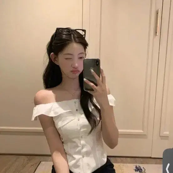 [BUNJANG] Jenieo Shelly Off-Shoulder Blouse White Size S / 제니오 셸리 블라우스 화이트 S