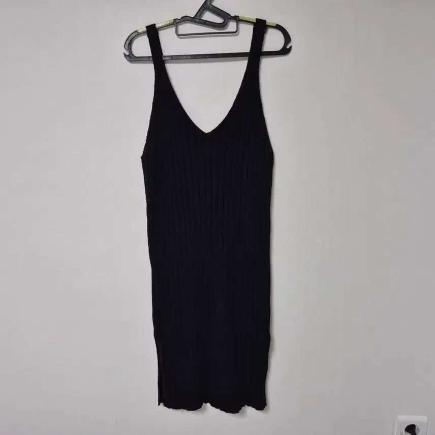 [BUNJANG] Women's Ribbed V-Neck Sleeveless Dress - Black (Free Size) / 여성용  골지 브이넥 민소매 원피스 블랙 free