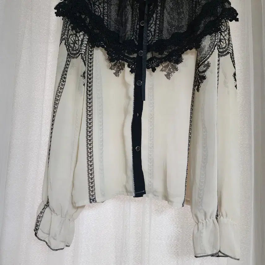 [BUNJANG] Sheer Lace Blouse / 시스루 레이스 블라우스
