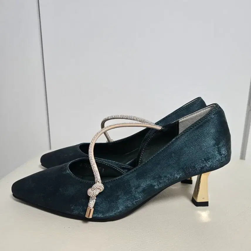[BUNJANG] Billi Seoul 235mm Deep Green Jewel Strap Heels / Billi Seoul 235mm 딥그린 보석 스트랩 힐 새상품