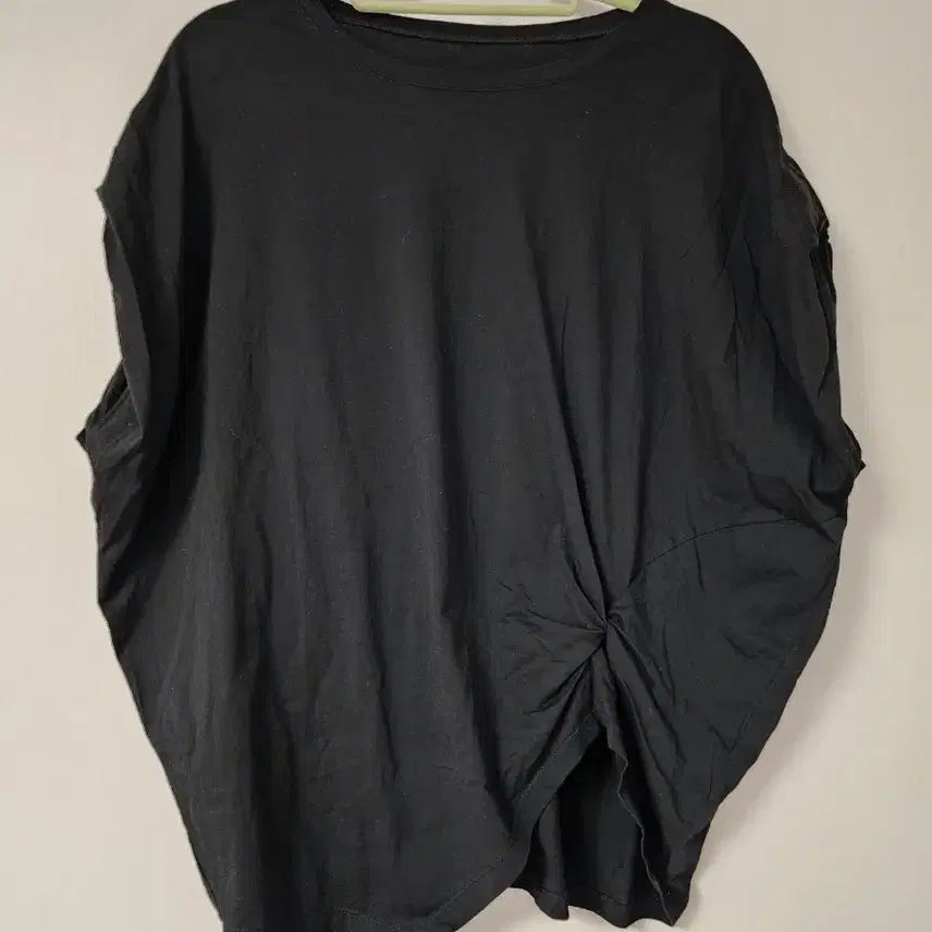 [BUNJANG] Black Waist Shirring Twisted Sleeveless Top (66-88) Loose Fit / 블랙색 허리 셔링꼬임 나시(66~88)빅사이즈 민소매티 루즈핏나시