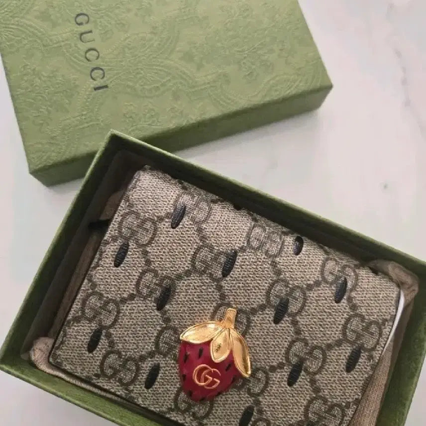 [BUNJANG] Gucci GG Strawberry Motif Women's Wallet / 구찌 딸기지갑