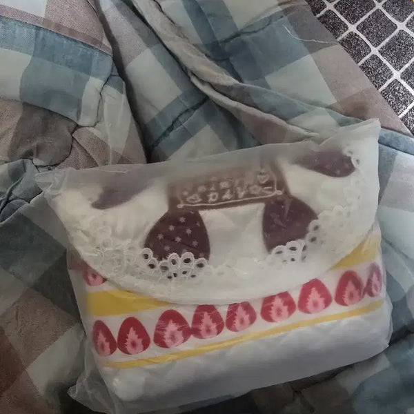 [BUNJANG] Happy Birthday Strawberry Cake Pouch / 해피버스데이 생일딸기케이크 파우치