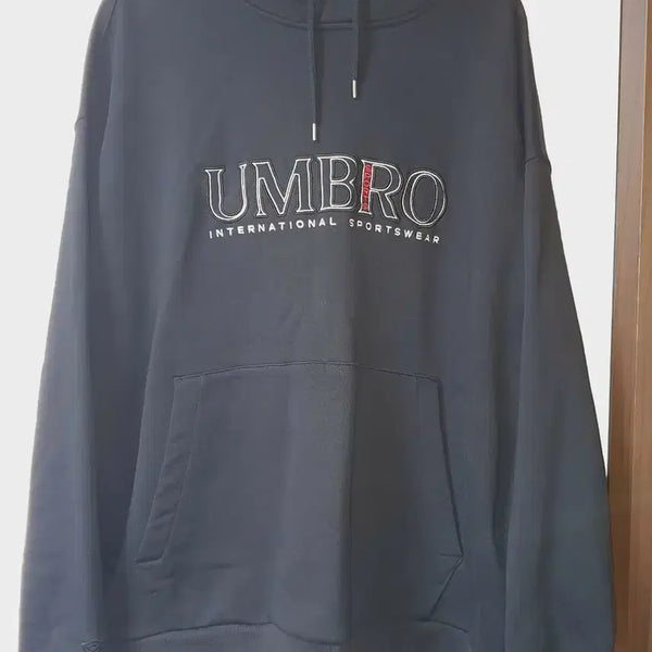 [BUNJANG] Umbro Essential Plus Embroidered Lettering Hoodie T-Shirt Black / 엄브로 에센셜 플러스 자수 레터링 후드티셔츠 블랙