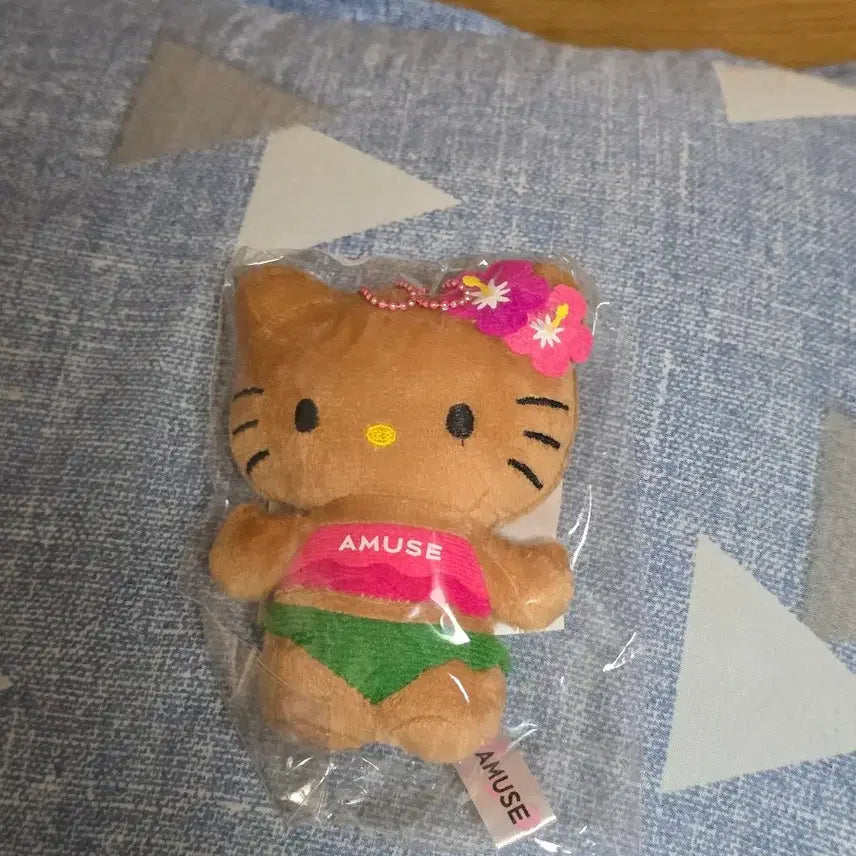 [BUNJANG] Amuse Tanning Hello Kitty Charm / 어뮤즈 태닝 헬로키티 키링