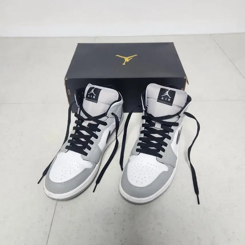 [BUNJANG] Nike Air Jordan 1 Mid Smoke Grey US 11 / 나이키 에어 조던1 미드(스모크그레이 290)