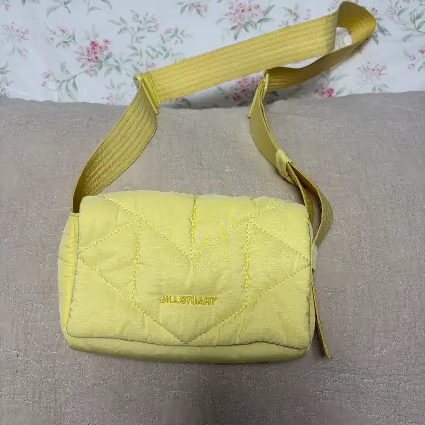 [BUNJANG] JILLSTUART Rosella Padded Bag Crossbody Bag / 질스튜어트 로젤라 패딩백 크로스백