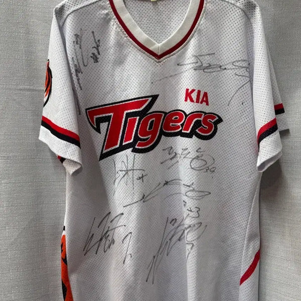 [BUNJANG] Kia Tigers Autographed Retro Jersey (Size 100) / 기아 타이거즈 친필사인 레트로 유니폼 (100)