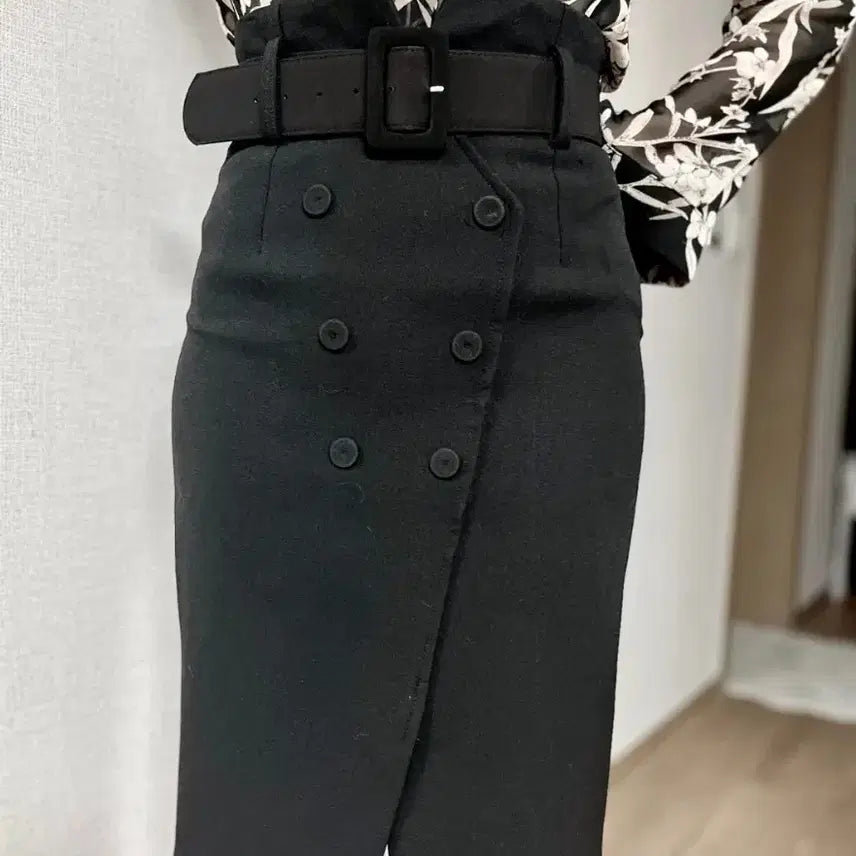 [BUNJANG] Black Button Skirt with Belt / 블랙 버튼 스커트 벨트 포함