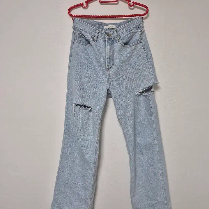 [BUNJANG] Women's Light Blue Wash Straight Fit Distressed Jeans Size 25 / 여성용 연청 데미지 스트레이트 핏 청바지 25