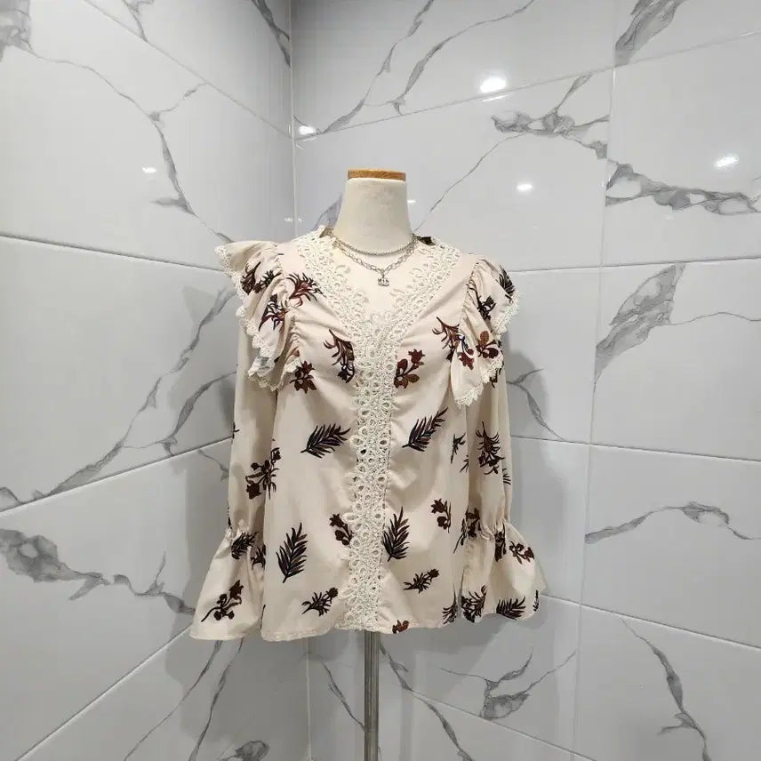 [BUNJANG] Patterned Blouse with Shirring Detail / 팔목셔링  패턴 여성블라우스