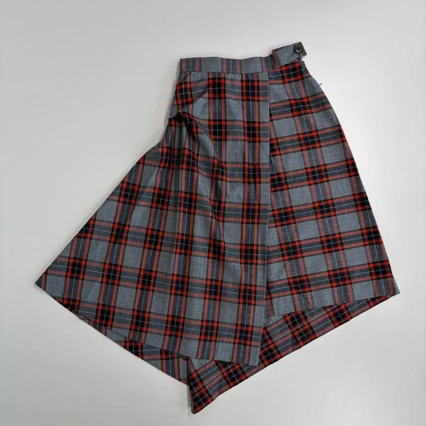 [BUNJANG] Vivienne Westwood Tartan Check Asymmetrical Skirt / [정품/새상품] 비비안웨스트우드 타르탄 체크 언밸런스 스커트