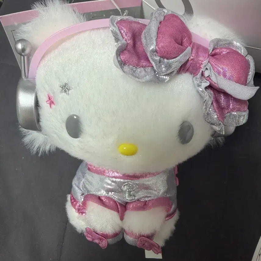 [BUNJANG] Sanrio Charmmy Kitty Cyborg Planet Headset Mascot Keychain / 헬로키티 챠미키티 사이보그 플래닛 헤드셋 마스코트 키링