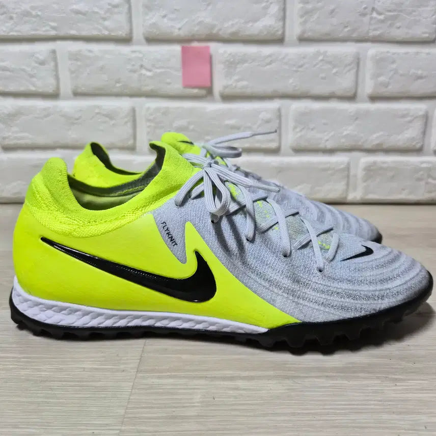 [BUNJANG] Nike Phantom GX 2 Pro Futsal Shoes 270mm / 나이키 팬텀 GX2 프로 풋살화 270mm