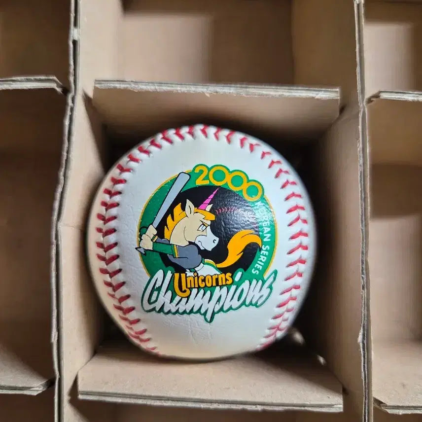 [BUNJANG] Hyundai Unicorns 2000 Championship Commemorative Baseball / 2000 현대유니콘스 우승 기념구 우승구 소형구