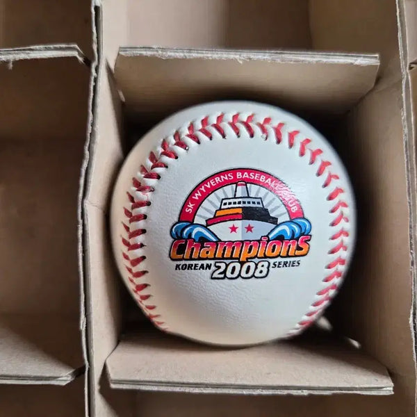 [BUNJANG] SK Wyverns 2008 Championship Commemorative Ball (Small) Signed by Kim Kwang-hyun / 2008 SK 에스케이와이번스 우승 기념구 우승구 소형구 김광현 싸인볼