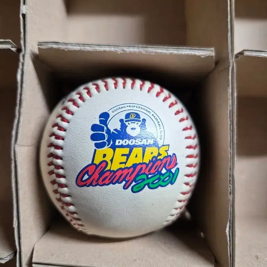 [BUNJANG] Doosan Bears 2001 Championship Commemorative Baseball (Small) / 2001 두산베어스 우승 기념구 우승구 소형구