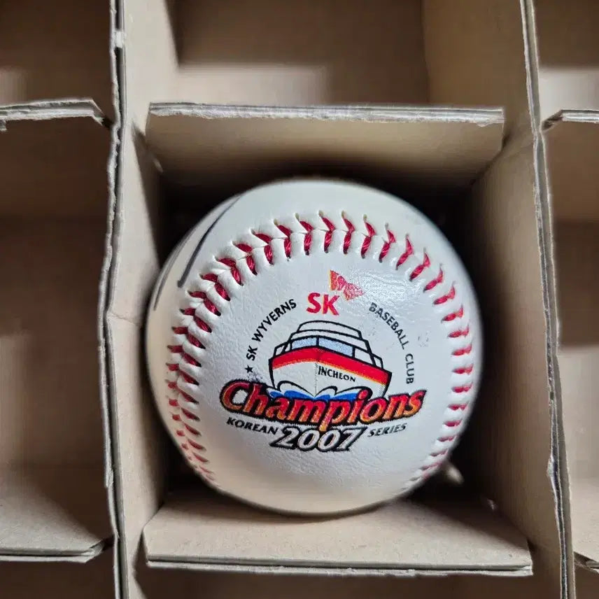 [BUNJANG] SK Wyverns 2007 Championship Commemorative Ball Signed by Park Jae-hong / 2007 SK 에스케이와이번스 우승 기념구 우승구 박재홍 싸인볼