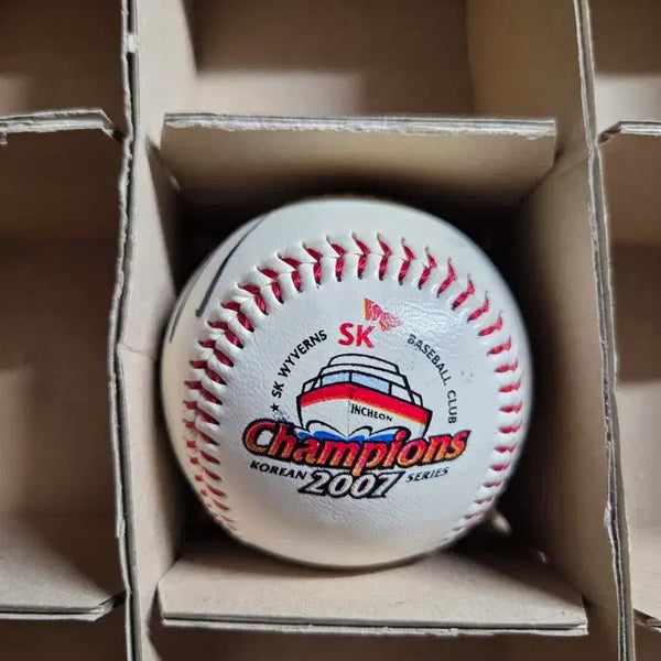 [BUNJANG] SK Wyverns 2007 Championship Commemorative Ball Signed by Park Jae-hong / 2007 SK 에스케이와이번스 우승 기념구 우승구 박재홍 싸인볼