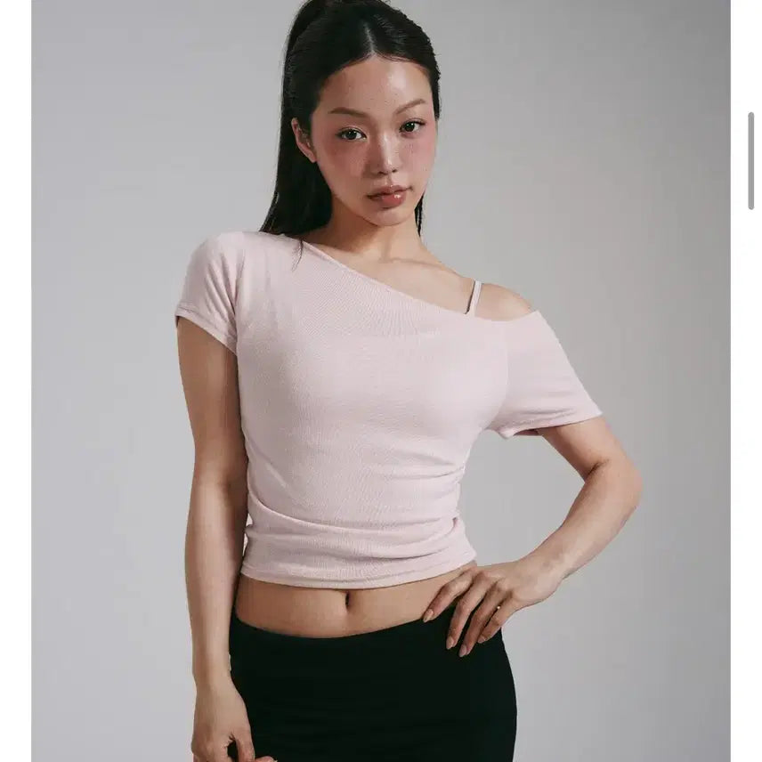 [BUNJANG] Conchwear Off-the-Shoulder Short-Sleeve T-Shirt / 콘치웨어 오프숄더 반팔티