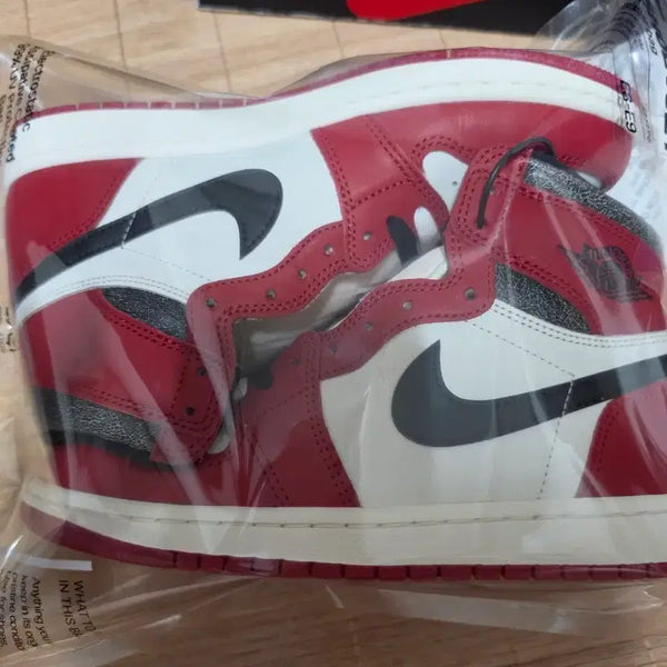 [BUNJANG] Air Jordan 1 Retro High OG Chicago (2022) - Size 260 / 조던1 레트로 하이 OG 시카고 2022 260사이즈