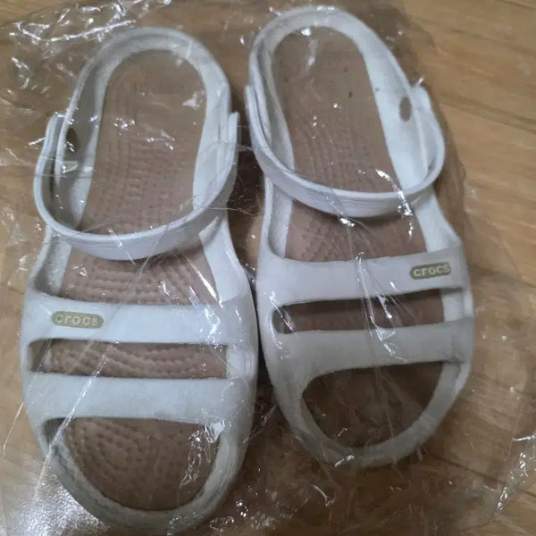 [BUNJANG] Crocs Sandals White / 크록스 샌들 화이트  240.    두가지이상구매시 무료배송