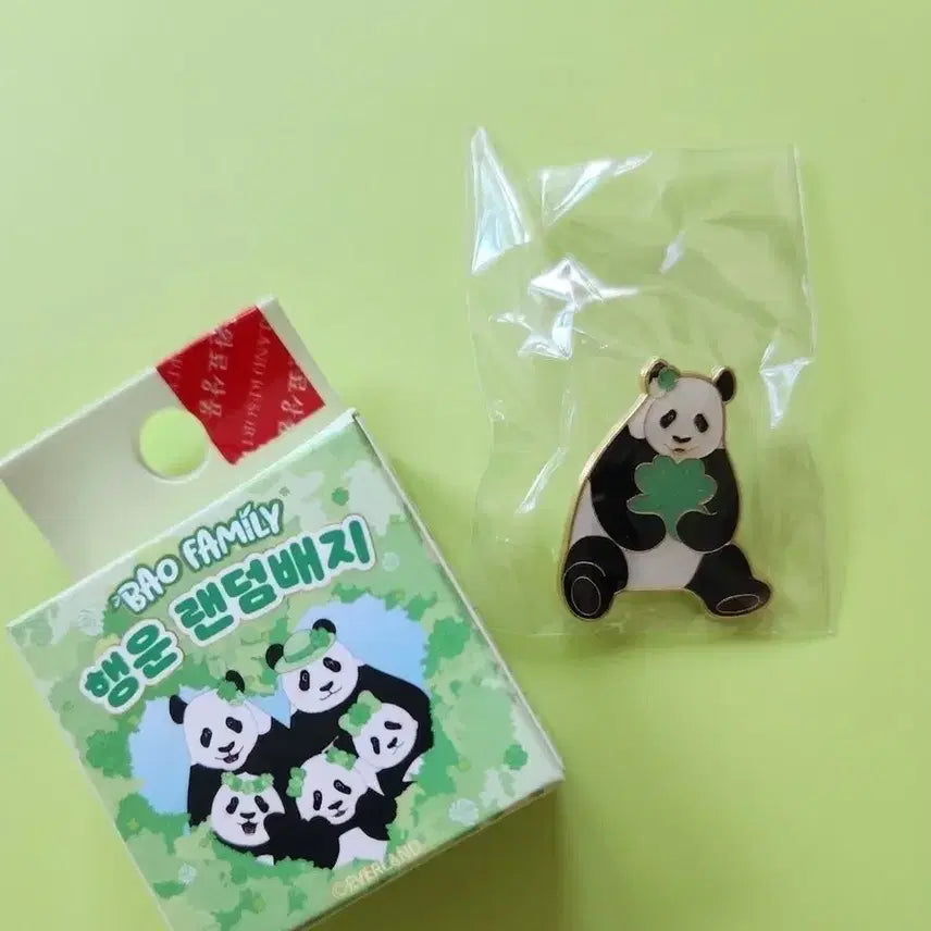 [BUNJANG] Everland Bao Family Lucky Random Badge - Leebao / 에버랜드 바오 패밀리 행운 랜덤 배지 / 러바오
