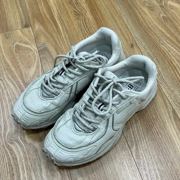 [BUNJANG] PIEBY STREAMING Beige Sneakers / 파이비 운동화 신발 PIEBY STREAMING (beige)