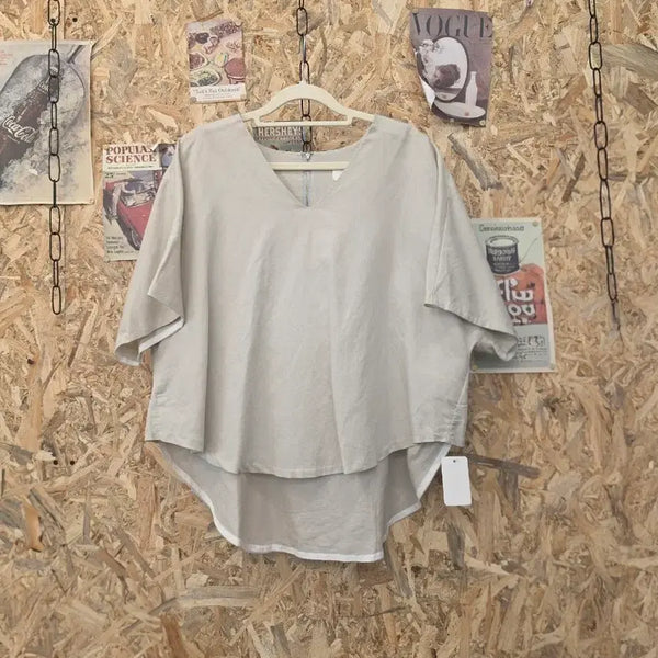 [BUNJANG] Staypeople Loose Fit V-Neck Short Sleeve Blouse (Free Size) / 스테이피플 루즈핏 V넥 반팔 블라우스 F