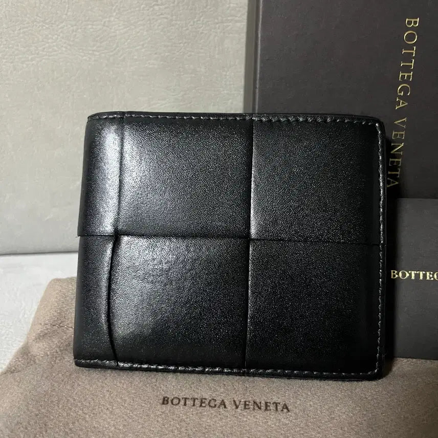 [BUNJANG] Bottega Veneta Maxi Intrecciato Bi-fold Wallet / [새상품급] 보테가베네타 맥시 인트레치아토 반지갑