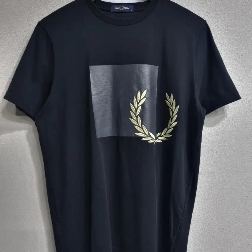 [BUNJANG] Fred Perry Gold Thread Embroidered Short Sleeve T-Shirt / 100/ 프레드페리 금사 자수 반팔 티셔츠