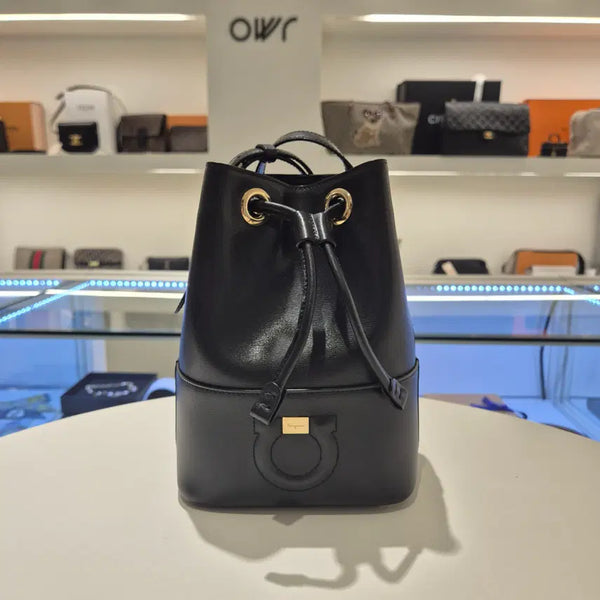 [BUNJANG] Salvatore Ferragamo City Black Leather Bucket Bag / 살바토레 페라가모 시티 블랙 레더 버킷백