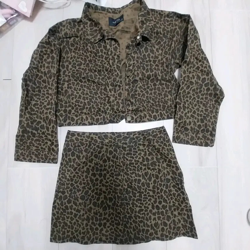 [BUNJANG] Leopard Print Crop Set-up / 갸루 스타일 레오파드 크롭 셋업