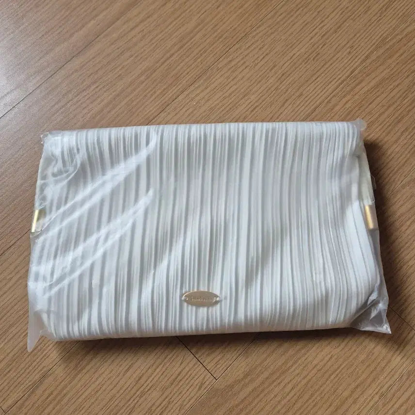 [BUNJANG] Sulwhasoo Hawaiian Airlines Pouch, 3M Gloves, Toothbrush, and Miscellaneous Goods Bundle / 설화수 파우치백,하와이안 항공 파우치,3M 장갑,칫솔 외 잡화