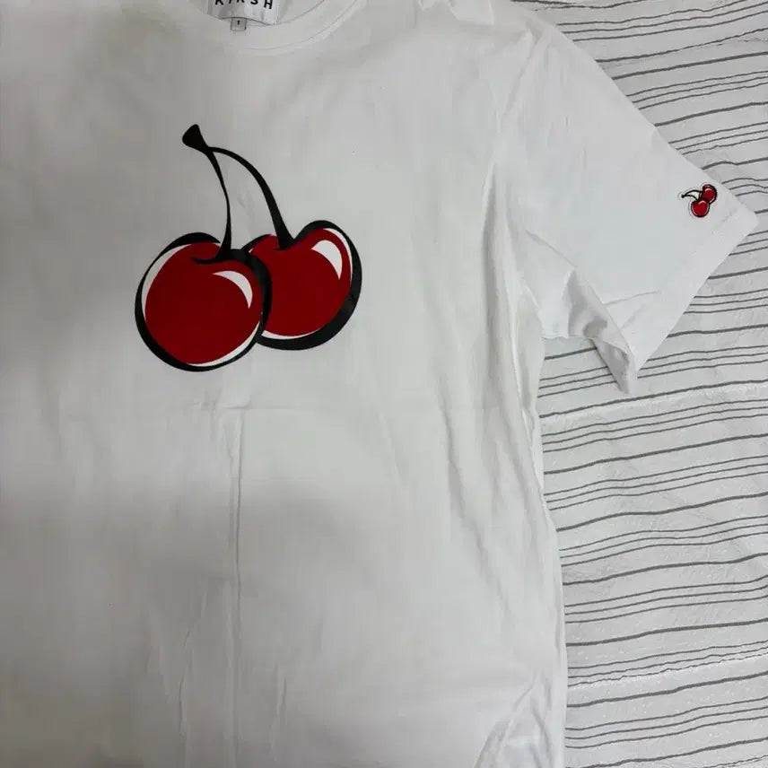 [BUNJANG] Kirsh Cherry Short Sleeve T-Shirt White / 키르시 체리 반팔 티셔츠 화이트