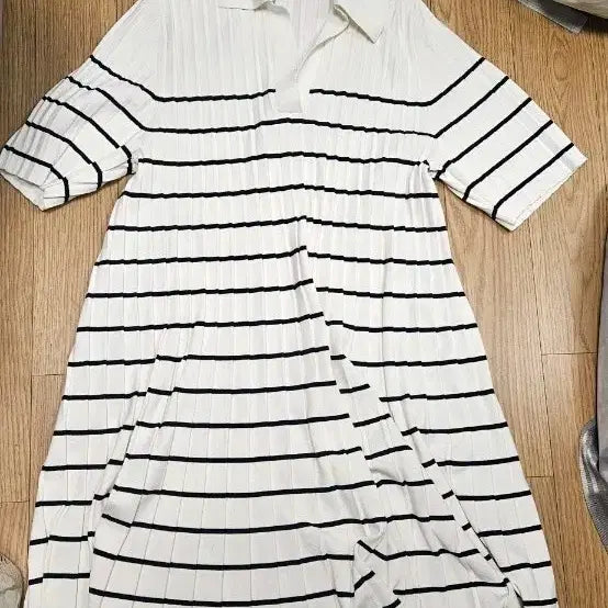 [BUNJANG] COS Striped Pleated Midi Dress / COS 스트라이프 플리츠 원피스