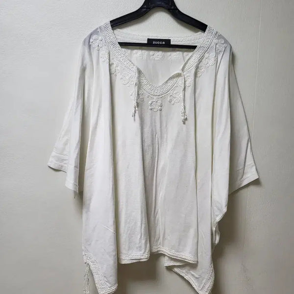 [BUNJANG] JUKA Women's Free Size Blouse with Lace and Tassel Detail / 주카 여성 블라우스 프리